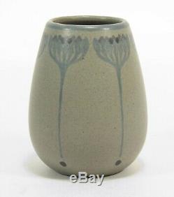 Marblehead Pottery HT plant decorated vase Arts & Crafts matte gray blue