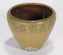 Marblehead Pottery HT seaweed decorated vase Arts & Crafts matte yellow green