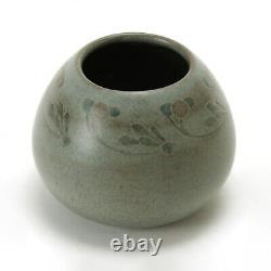 Marblehead Pottery floral decorated vase Arts & Crafts matte gray A Baggs Tutt