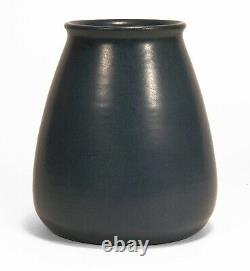 Marblehead Pottery undecorated hand thrown matte blue vase arts & crafts Baggs