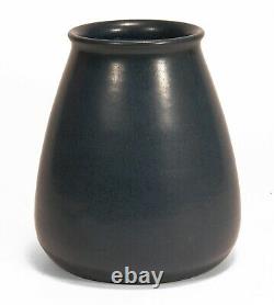 Marblehead Pottery undecorated hand thrown matte blue vase arts & crafts Baggs