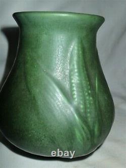 Mint Antique Hampshire Arts Crafts Pottery Corn Cob Matte Green Mission Vase