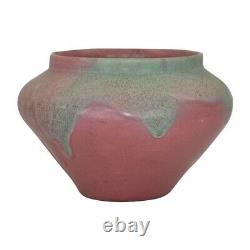 Muncie Vintage Arts And Crafts Pottery Matte Green Over Rose Ceramic Vase 403