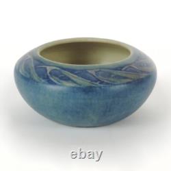 Newcomb College Pottery S Irvine 1933 swirling leaf 4.75 dia vase arts crafts