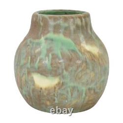 Peters and Reed Vintage Arts And Crafts Pottery Green Montene Ceramic Vase 17