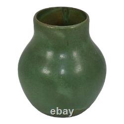 Peters and Reed Vintage Arts And Crafts Pottery Matte Green Bulbous Ceramic Vase