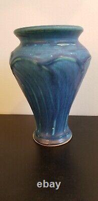 Pewabic Pottery Arts & Crafts 2003 Medium Matte Peacock Leaf Classic Vase 8