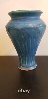 Pewabic Pottery Arts & Crafts 2003 Medium Matte Peacock Leaf Classic Vase 8