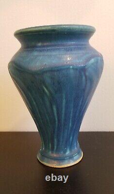 Pewabic Pottery Arts & Crafts 2003 Medium Matte Peacock Leaf Classic Vase 8