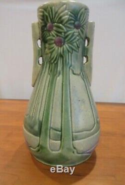 ROSEVILLE POTTERY 1920s VISTA/FOREST ARTS & CRAFTS VASE, BUTTRESSED HANDLES