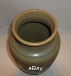 Rare Vintage Roseville Arts & Crafts Pottery Matte CARNELIAN Vase Green Antique