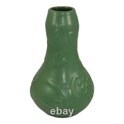 Roseville Chloron Matte Green 1905 Arts And Crafts Pottery Grapes Vase 22-8