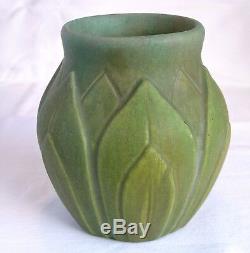 Roseville Early Velmoss Incised Leaf Vase Arts & Crafts Planter Pot