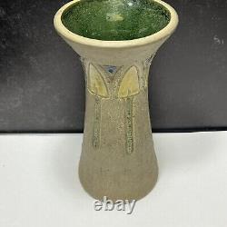 Roseville Mostique Gray 1916 Arts And Crafts Pottery Yellow Flower Vase 164-10