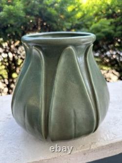 Royal Haeger 1990s Arts And Crafts Style Pottery Matte Green Tulip Vase