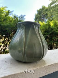 Royal Haeger 1990s Arts And Crafts Style Pottery Matte Green Tulip Vase