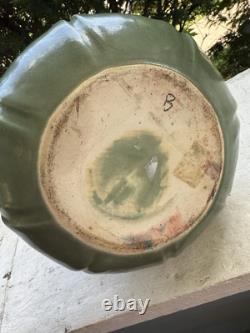 Royal Haeger 1990s Arts And Crafts Style Pottery Matte Green Tulip Vase