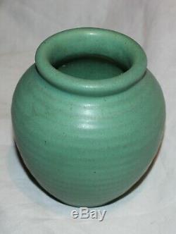 Scarce Teco Pottery Matte Green Ribbed Vase Arts Crafts Bungalow Double Mark