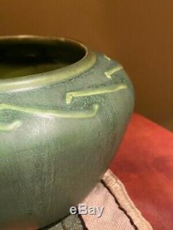 Stickley era Arts and crafts Hampshire art pottery bowl