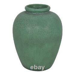 Teco Antique Arts And Crafts Pottery Hand Crafted Matte Green Ceramic Vase 200