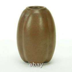 Teco Pottery 5 matte brown 4 lobed ovoid vase shape 114 Arts& Crafts Gates