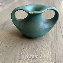 Teco VNT Antique Arts And Crafts Pottery Matte Green Ceramic Double Handled Vase
