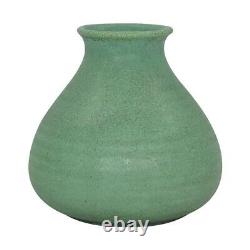 Teco Vintage Antique Arts And Crafts Pottery Matte Green Ribbed Ceramic Vase 51