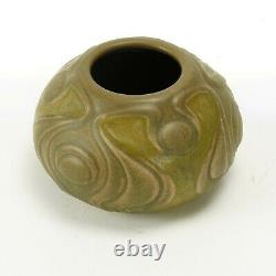 Van Briggle Pottery 1904 bi-color vase shape 146 Arts & Crafts matte green brown