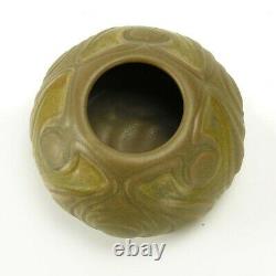 Van Briggle Pottery 1904 bi-color vase shape 146 Arts & Crafts matte green brown