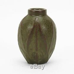 Van Briggle Pottery 1906-07 vase shape 472 Arts & Crafts matte green red clay