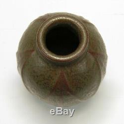 Van Briggle Pottery 1906-07 vase shape 472 Arts & Crafts matte green red clay