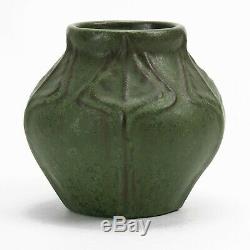 Van Briggle Pottery 1907 vase shape 495 Arts & Crafts matte green red clay