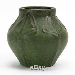 Van Briggle Pottery 1907 vase shape 495 Arts & Crafts matte green red clay
