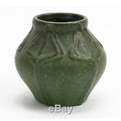 Van Briggle Pottery 1907 vase shape 495 Arts & Crafts matte green red clay