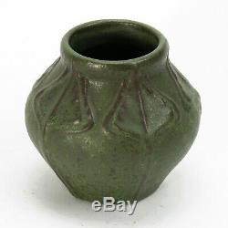 Van Briggle Pottery 1907 vase shape 495 Arts & Crafts matte green red clay