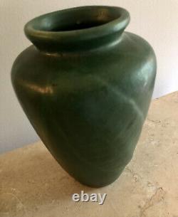 Vintage 8.5 Zanesville Pottery Tobacco Leaf Vase Arts & Crafts, Dark Green