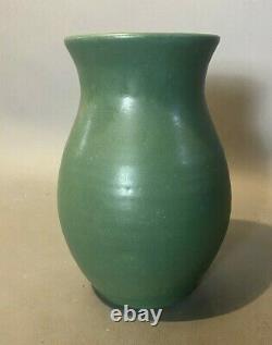Vintage Matte Green Arts & Crafts Style Art Pottery 8-3/4 Vase
