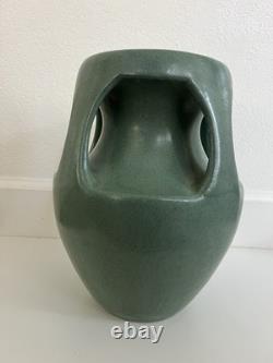 Vintage Royal Haeger Arts & Crafts Mission Revival Matte Green Vase 12