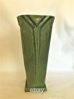 Vintage To Older Arts & Crafts Art Deco Lines Tall Pottery Vase Grueby Era