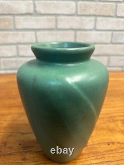Vintage Zanesville Pottery Arts & Crafts Tobacco Leaf Vase Matte Green