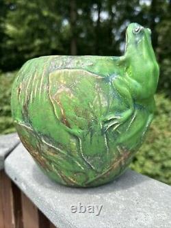 WELLER ARTS & CRAFTS POTTERY COPPERTONE RARE VASE FROG RIM KILN STAMP c1920's