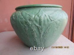 Weller Arts & Crafts Matte Green 7 by 10 Jack in Pulpits Jardiniere