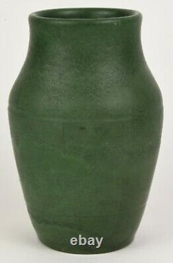 Wheatley Pottery Company Matte Green 8.5 Tall Arts And Crafts Vase