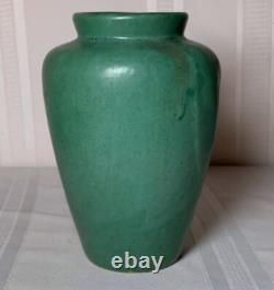 Zanesville Pottery, Arts & Crafts Tobacco Leaf Vase, Deep Matte Green, Nice